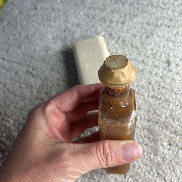 COLORFUL pre - 1886 COCONA BALM bottle SAN FRANCISCO all original LABEL CONTENTS - Picture 7 of 10